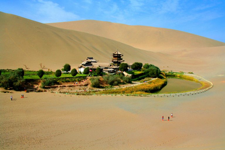 Crescent Lake of Dunhuang in China, Gansu - Places For Tour